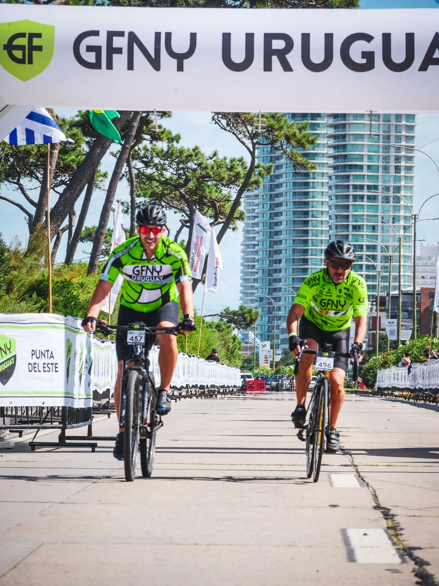 A punto de llegar a la meta en GFNY Punta del Este 2025