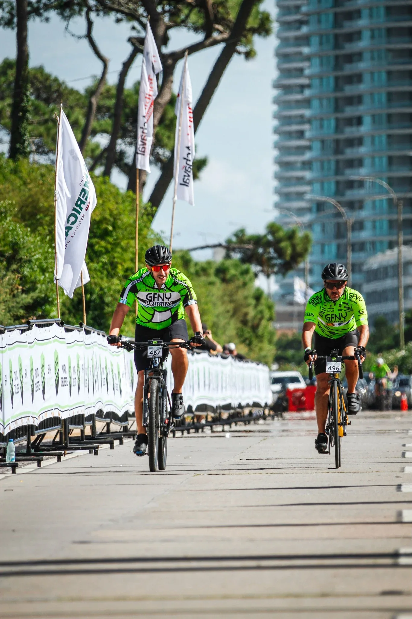 A punto de llegar a la meta en GFNY Punta del Este 2025