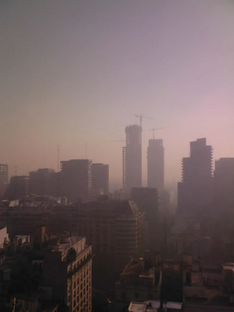 Humo en Capital Federal Esquina de Las Heras y Junin con humo