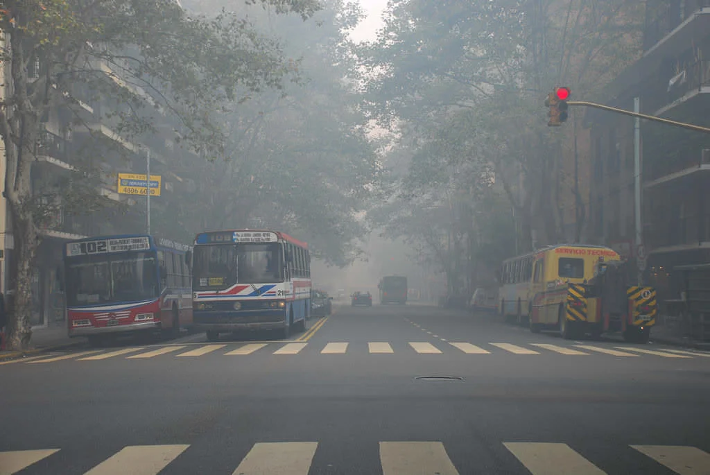Humo en Capital Federal Av Las Heras llena de humo