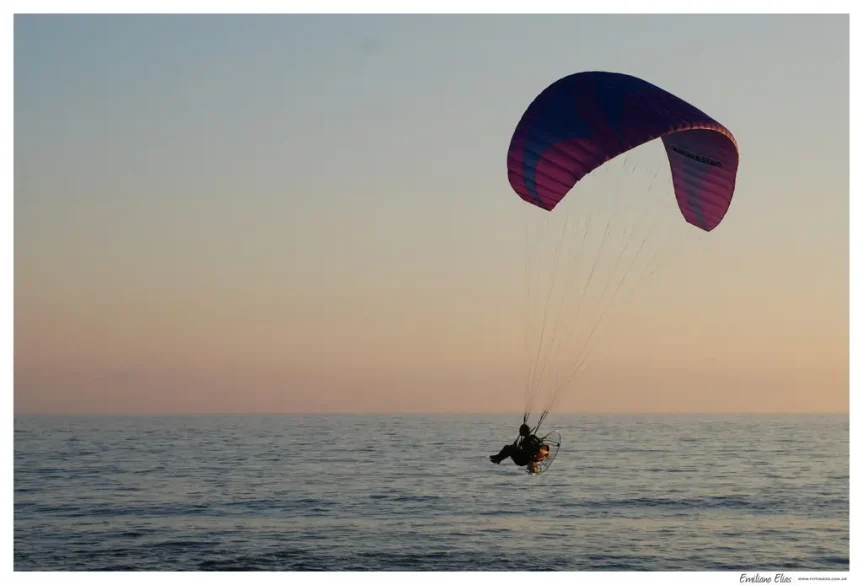 Paramotor en la playa