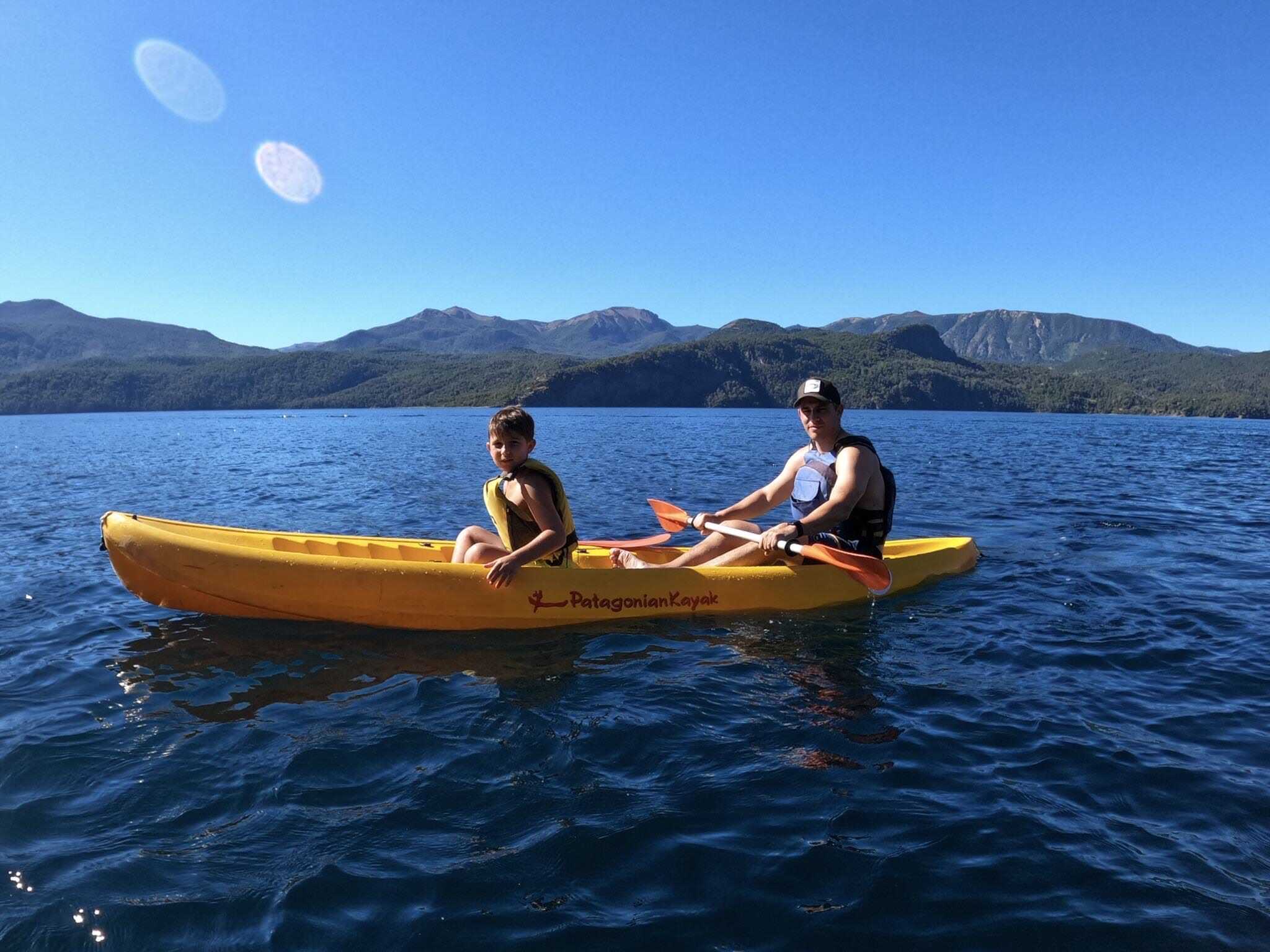 Kayak en el lago Lácar