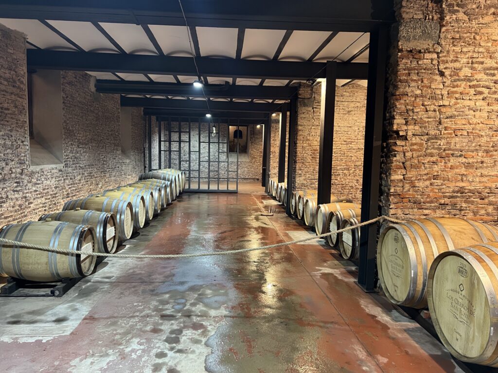 Barriles en Bodega Cerros de San Juan