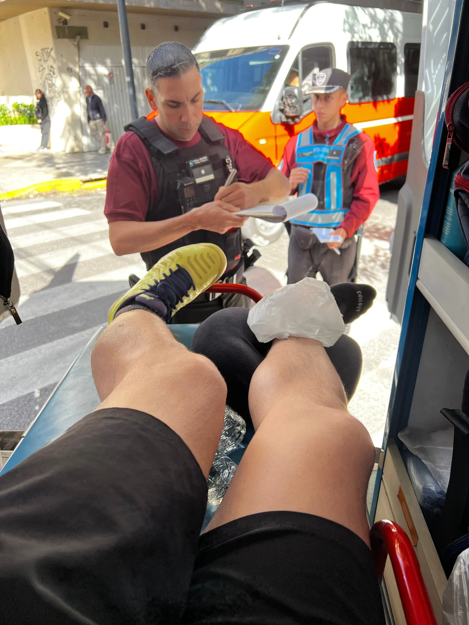 En la ambulancia mientras la policía me tomaba algunos datos